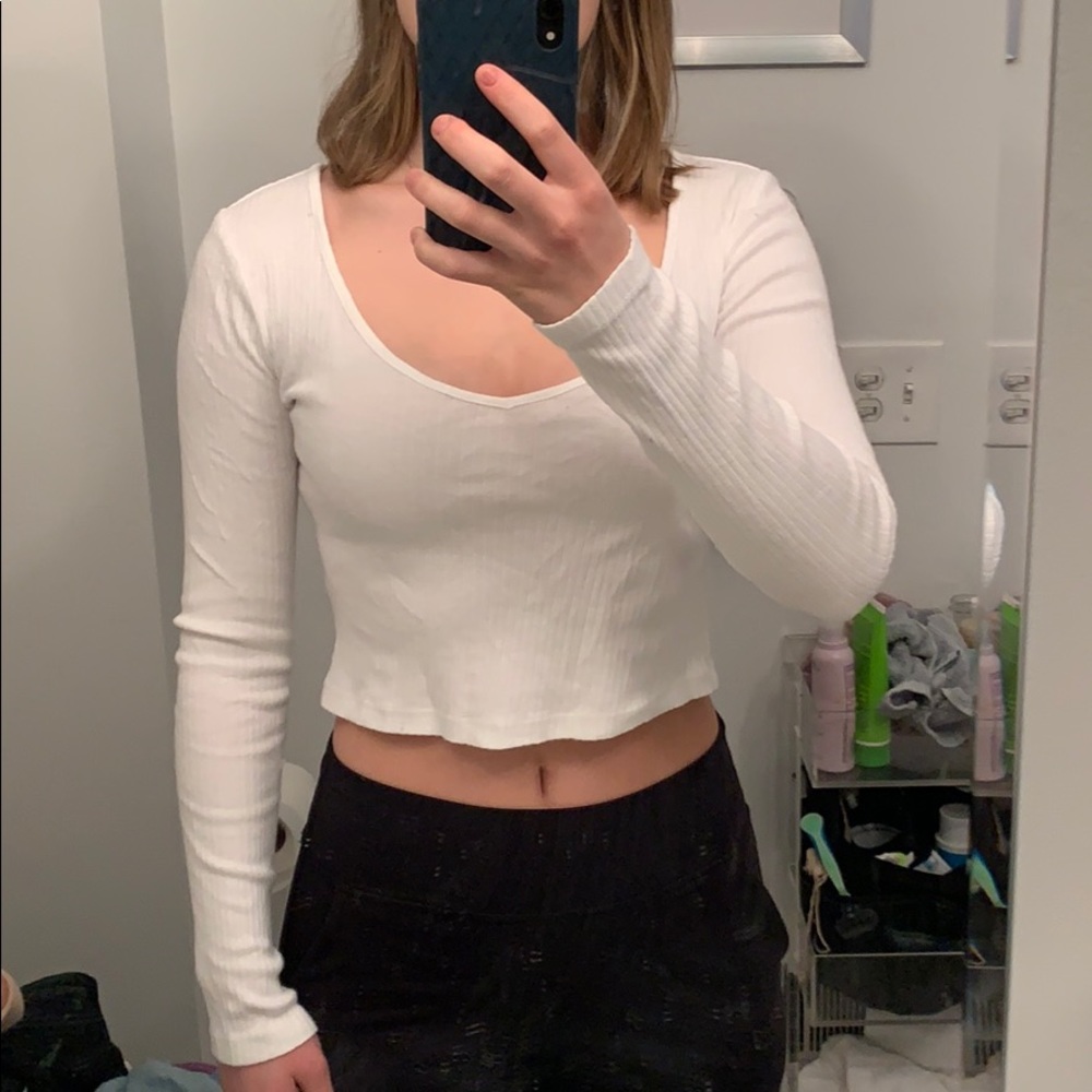 white long sleeve cropped t shirt